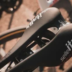Selle Italia SLR Boost Pro Team Kit Carbonio Superflow Sattel 9 Selle Italia SLR Boost Pro Team Kit Carbonio Superflow Sattel -Vitus Verkäufe Selle Italia SLR Boost Kit Superflow Pro Team Saddle 03